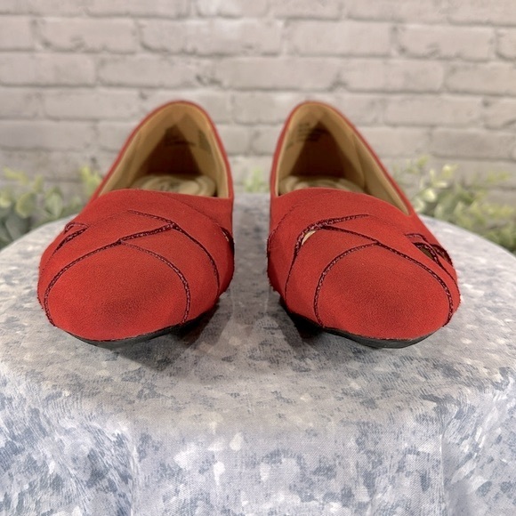 Massini Amelia Red Faux Suede Cross-Band Pointed Toe Comfort Flats WMS 8.5M❤️GUC - Picture 2 of 11